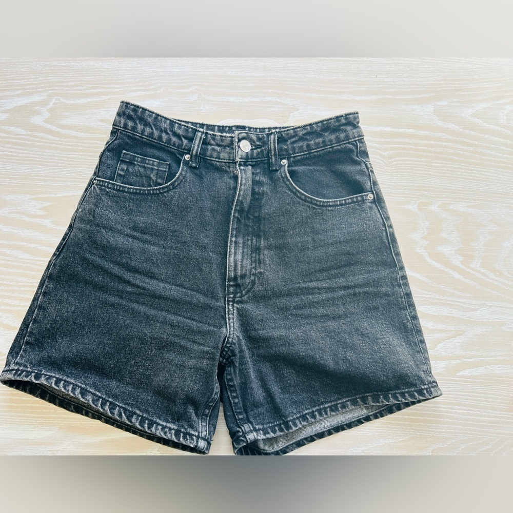 Zara's high-waisted jean shorts